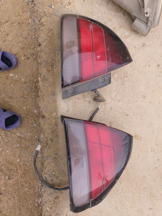 Жылы ескі тайота карола артқы фары