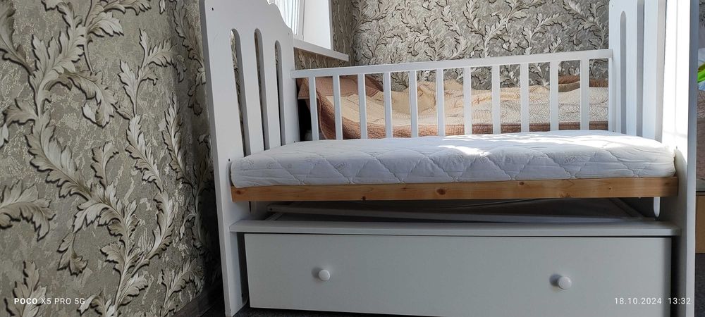 Детская кроватка-манежик