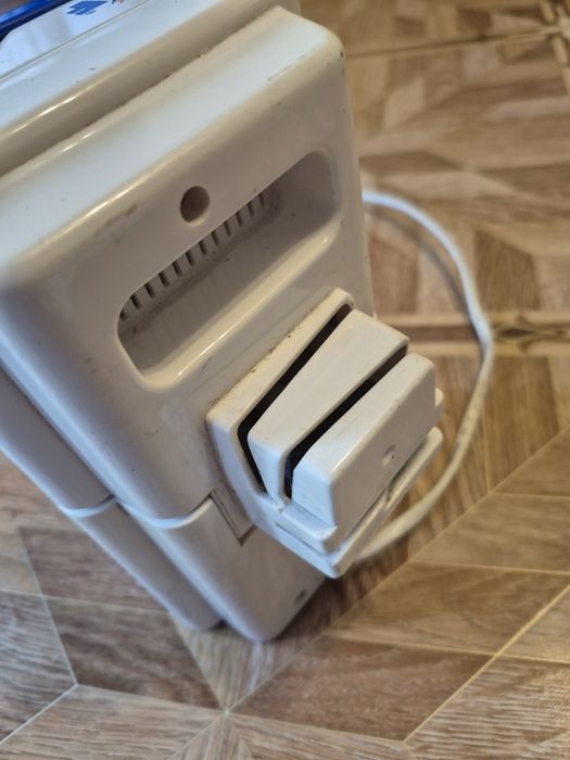 Електрическа отварачка за консерви и точило.