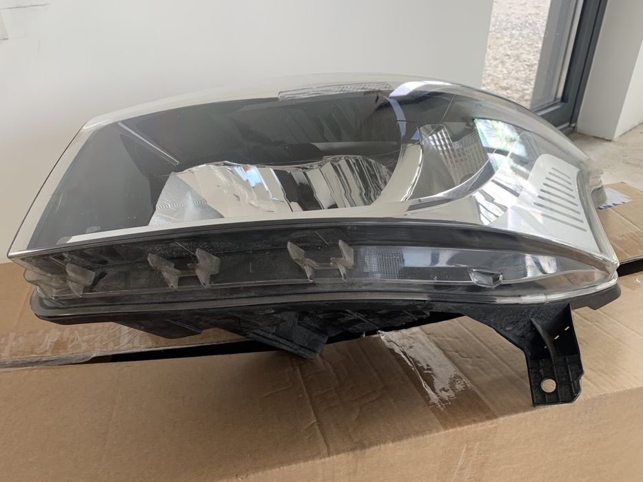 Фар за Рено Трафик/Renault Trafic, 2015-2017г.