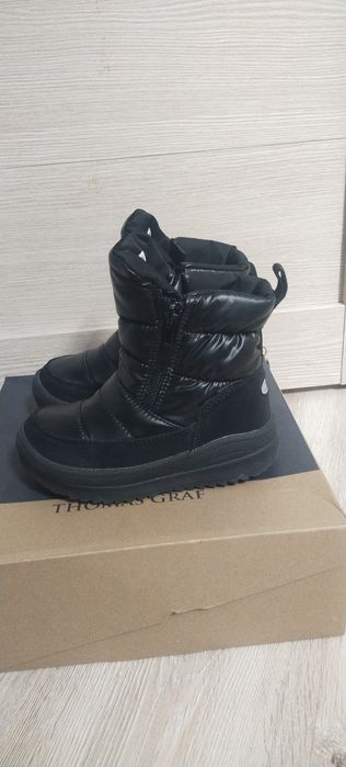 Продам ботинки для девушек