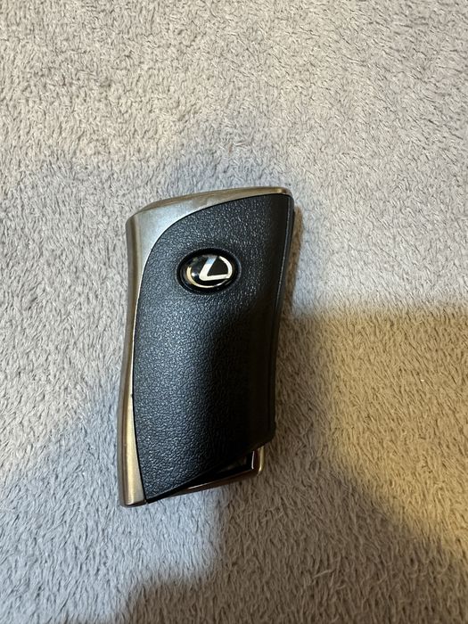 Продам смарт ключ lexus toyota