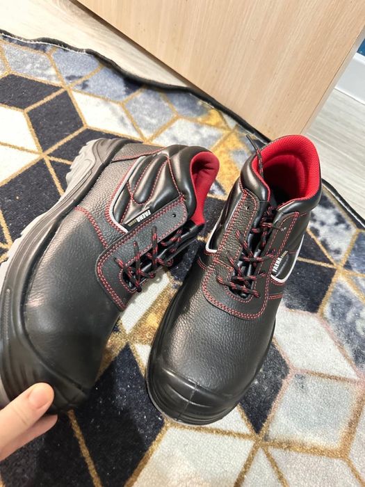 абочие ботинки 43 размер рочные, надёжные и удобные в носке