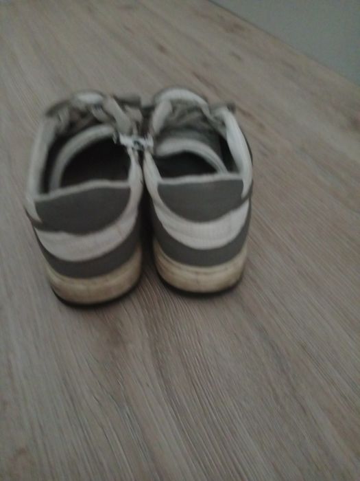 Кроссовки Nike серо белые