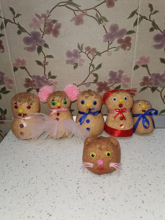 Andreiuți omuleți cu par verde de grau de Sf Andrei pentru bunăstare