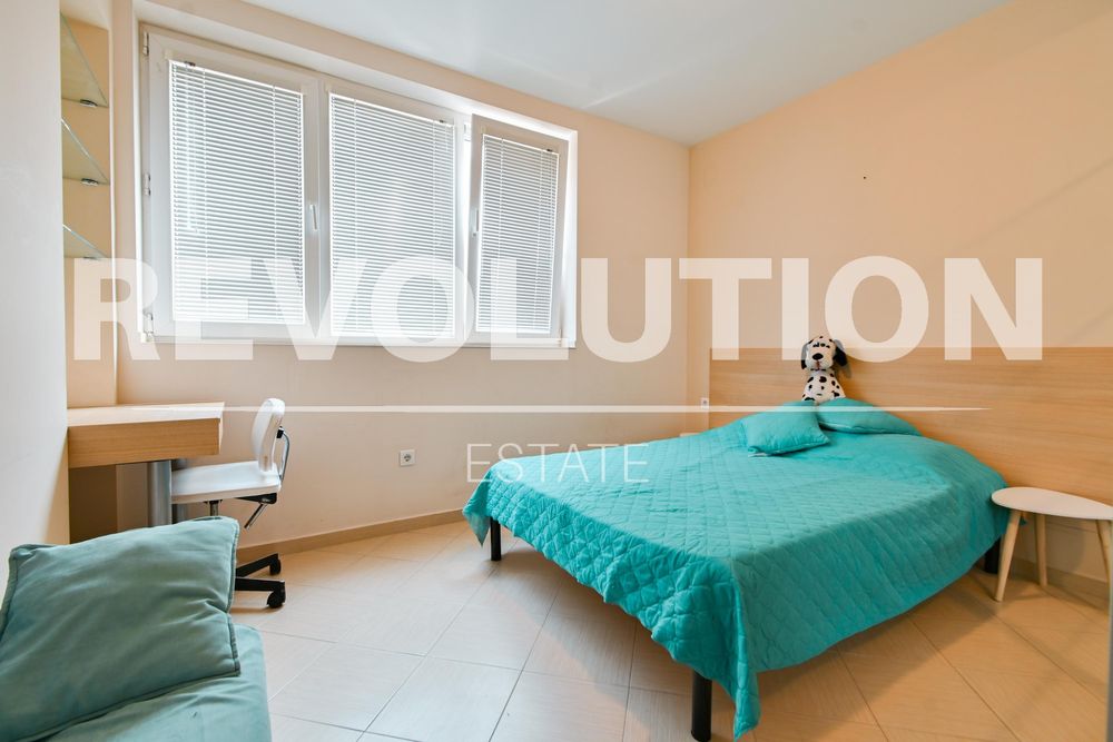 Дава се под наем Тристаен апартамент в София, Лозенец - 100 кв.м за 1000 € - Снимка #10