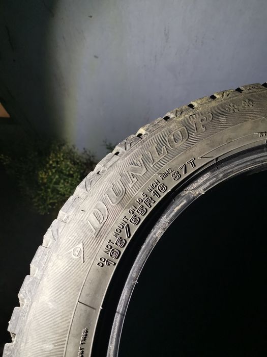 Комплект зимних шин DUNLOP