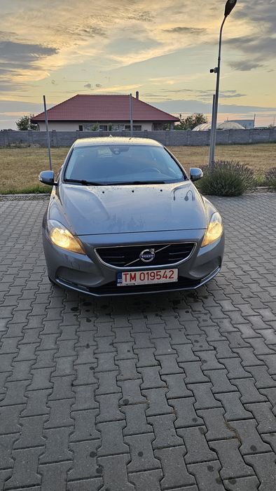 VOLVO V40 0 — imagine 2