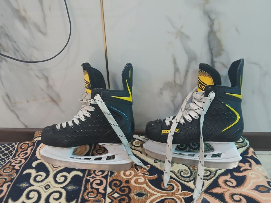 Хокейные коньки б/у