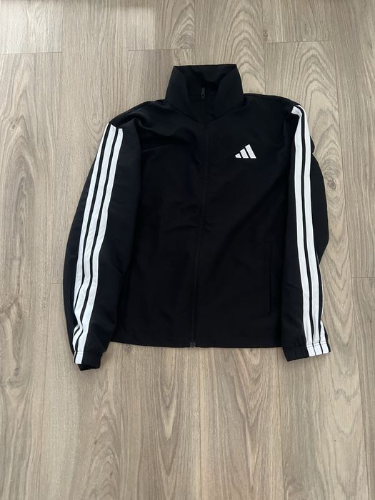 Екип три ленти на Adidas