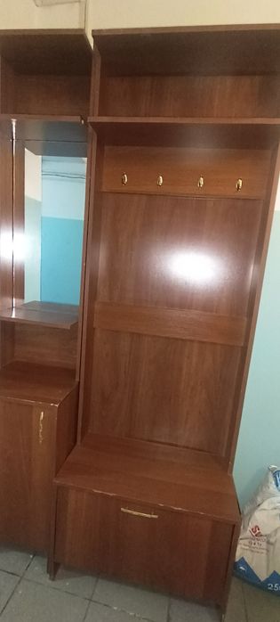 Продам шкаф с зеркалом