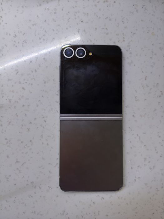 Samsung Flip 6 в идеальном состоянии