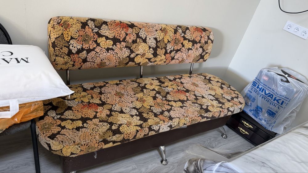 Диван самовывоз.