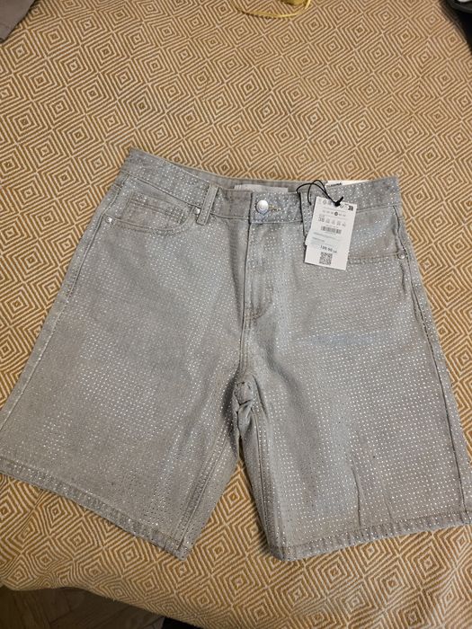 Pantaloni scurti culoare gri, cu strassuri