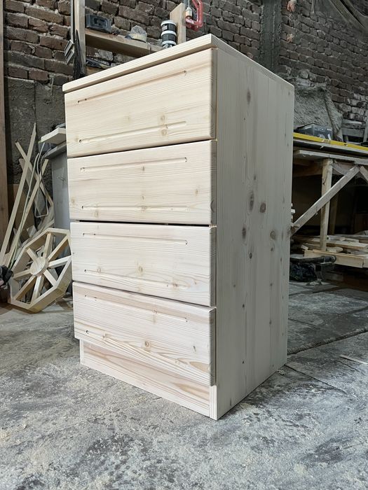 Скрин с четири чекмеджета