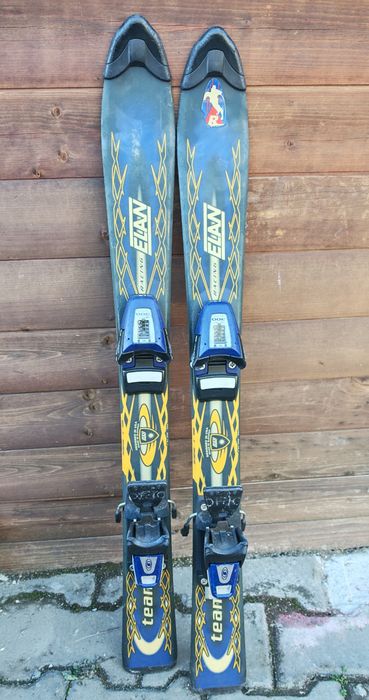 Ски и ски обувки, тротинетка