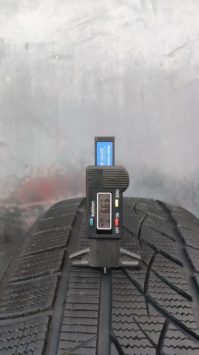 1брой зимна гума 235/60/18 Momo SUV
dot21
6.6mm
Добро състояние на гум