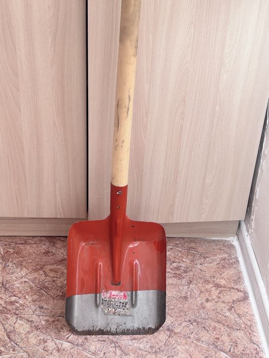 Продам хозяйственную лопату