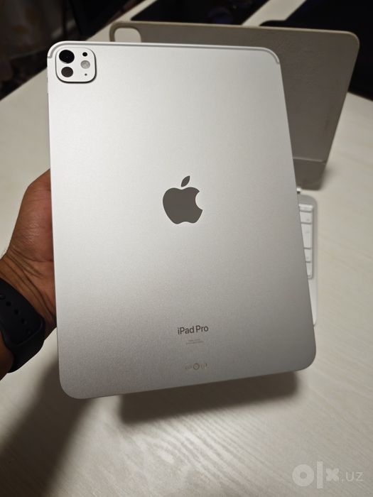 Ipad pro M4 11 inch 122 sikl 256gb + magic keyboard