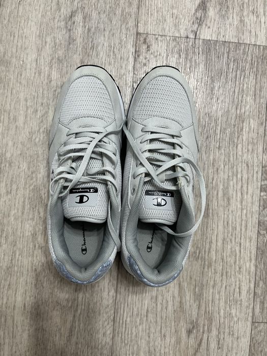 Кроссовки женские