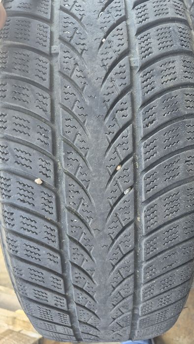 Vand doua anvelope 205/60/16