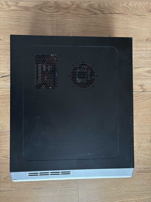 Vând carcasă PC format ATX