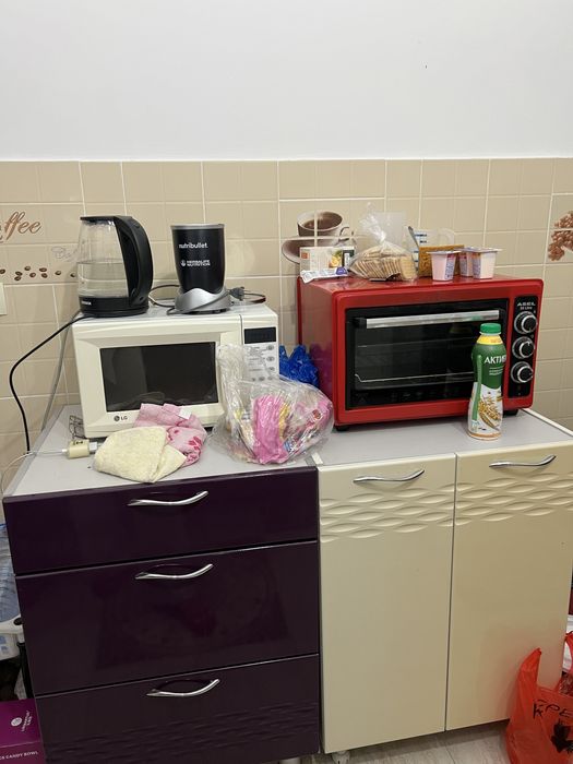 Продается компактный кухонный гарнитур.