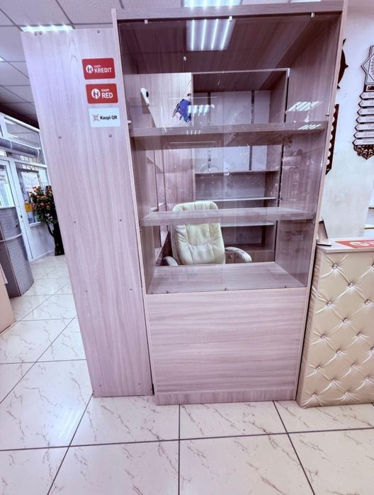 Продам ветрины большие стеклянные