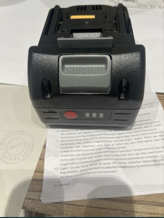 Робот за прозорци и батерия за Макита