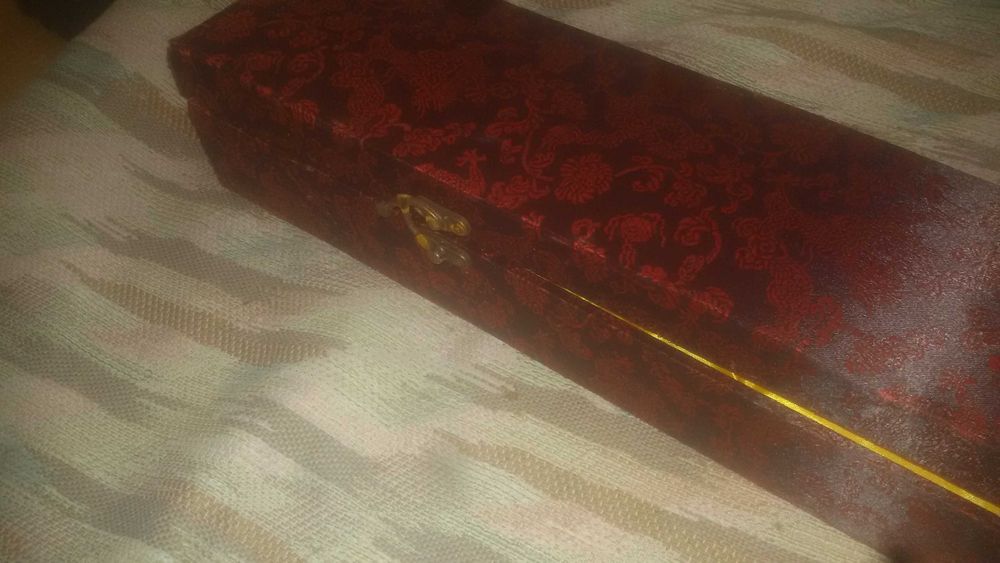 Дървена подаръчна кутия за меч КАТАНА.