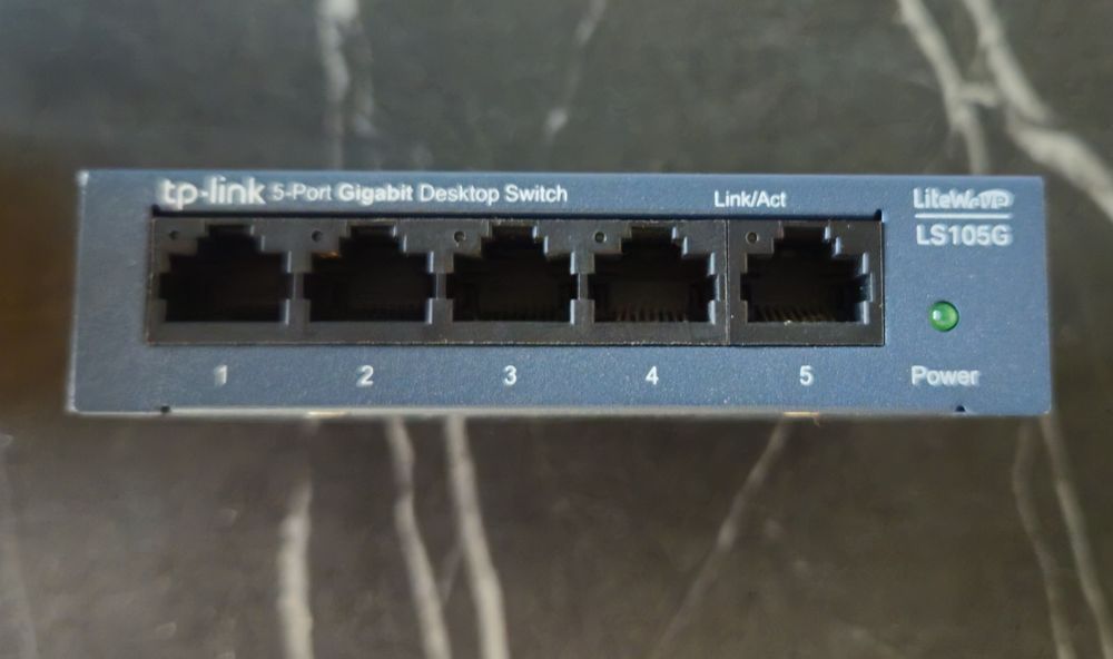 Switch tplink 5 si 8 porturi