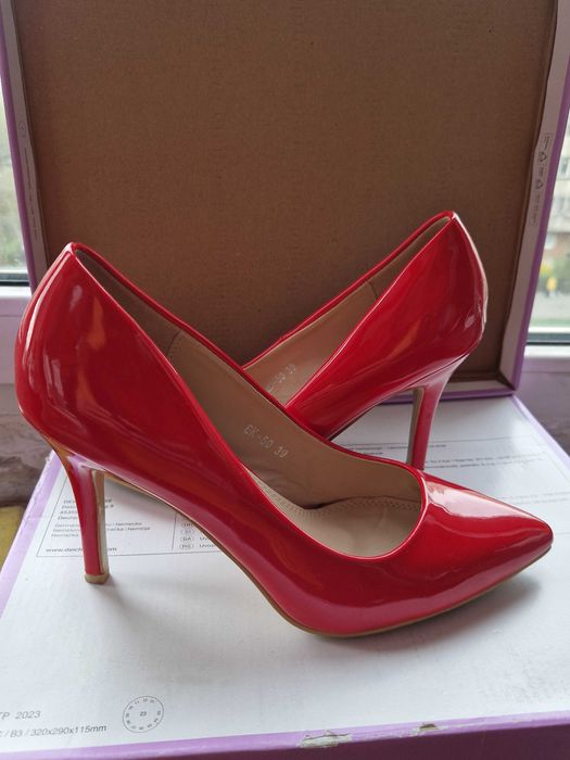 pantofi rosii super rosii