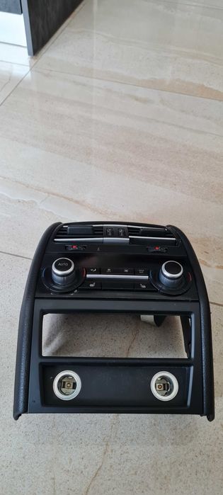 Екран/Жабка/Пепелник/кознола-бутони/задна конзола клим. BMW f01