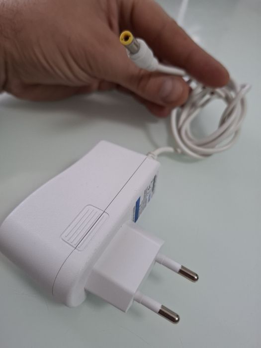 Alimentator Incarcator 12V 2A