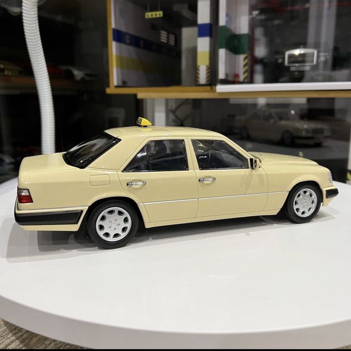 Модель 1:18  Mercedes Benz w124 TAXI