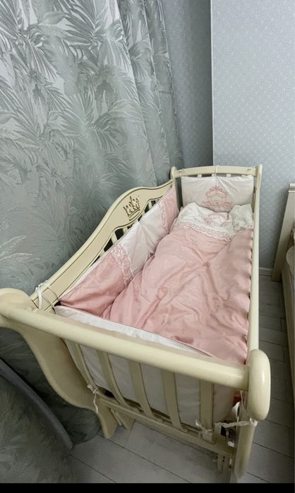 Детская кроватка, деревянная