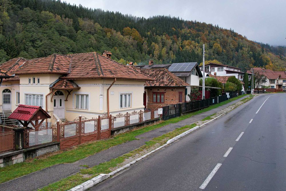 Casa de vanzare Leresti, Arges – 5 camere, teren 800 mp