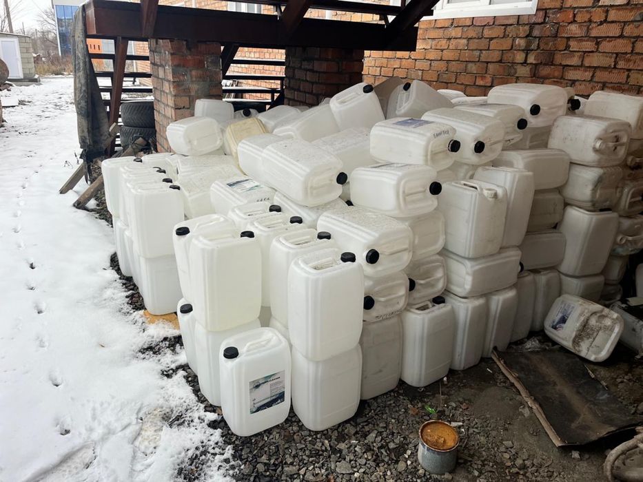 Продам канистры пластик