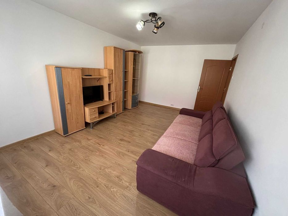 Ofer spre inchiriere apartament decomandat in Radauti