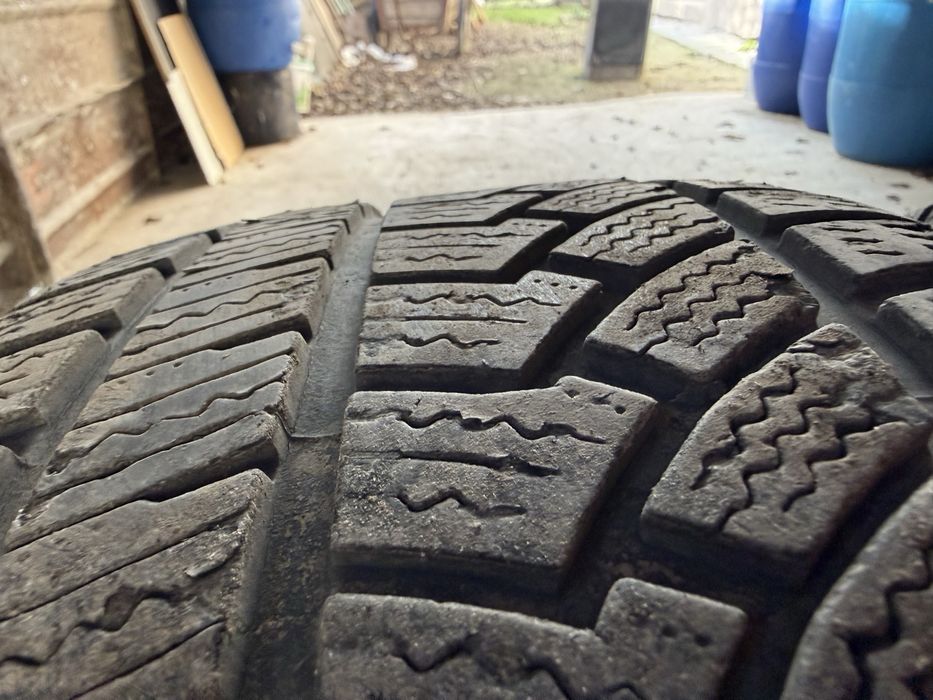 225/50/17 Зимни гуми