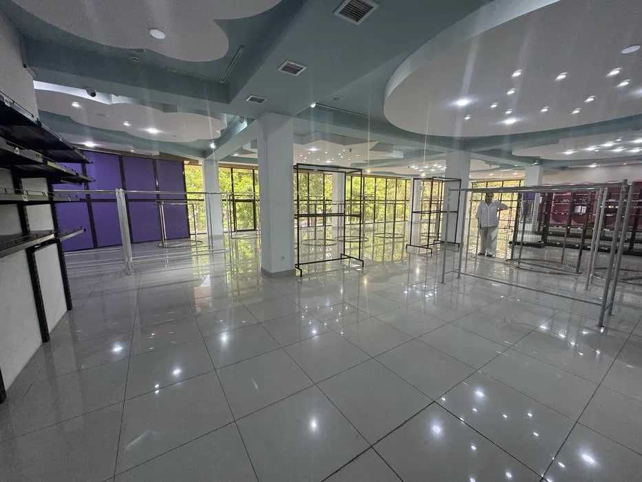 1625 м² на 1-й линии Нукусской — здание с парковкой на 15 авто