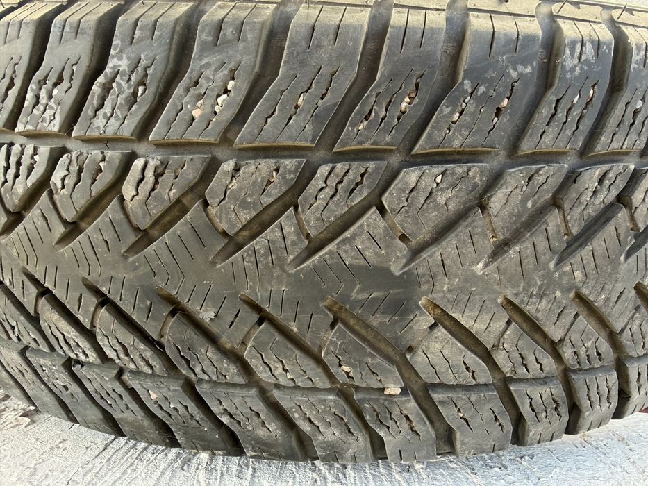 Продам зимние шины Goodyear