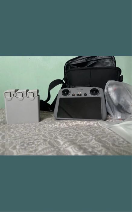 Drona DJI mini 4 pro. Pachet fly more