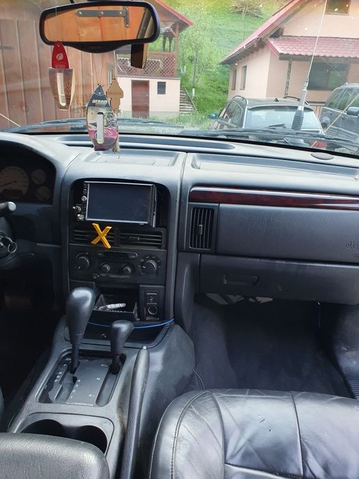 Vând cherokee wj 2.7