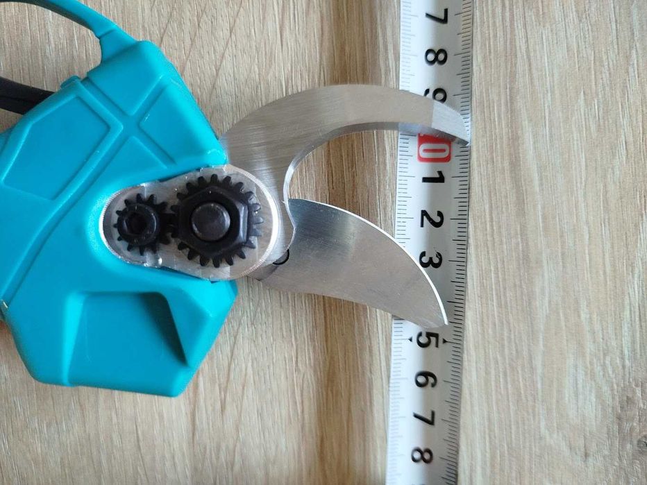 Верижен трион, ножица за клони и телескопичен прът 3в1