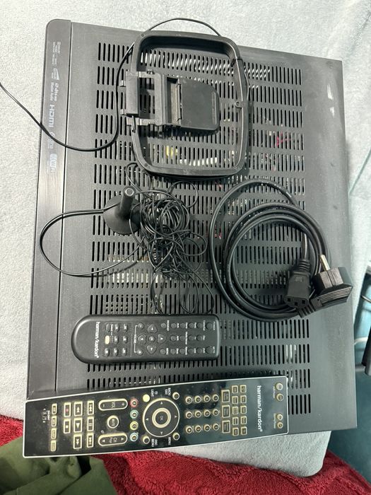 Vand sau schimb Amplificator HK AVR 370