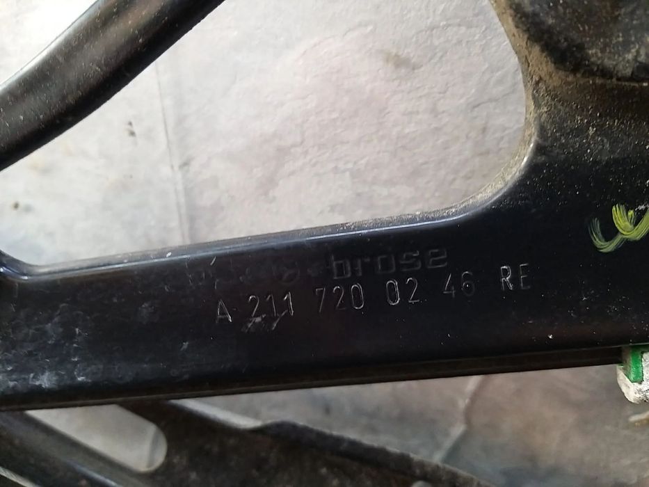 Macara usa dreapta fata mercedes e class w211 a2117300246