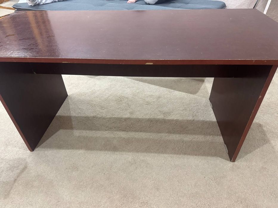 Srochna stol sotiladi