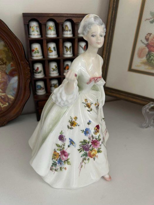 Порцеланова фигура на ROYAL DOULTON - Diana.