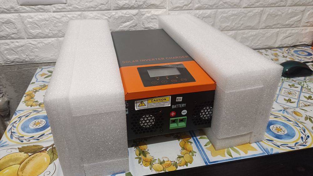 Invertor hibrid solar PowMr 1500W,  cu controler solar MPPT de 80A
